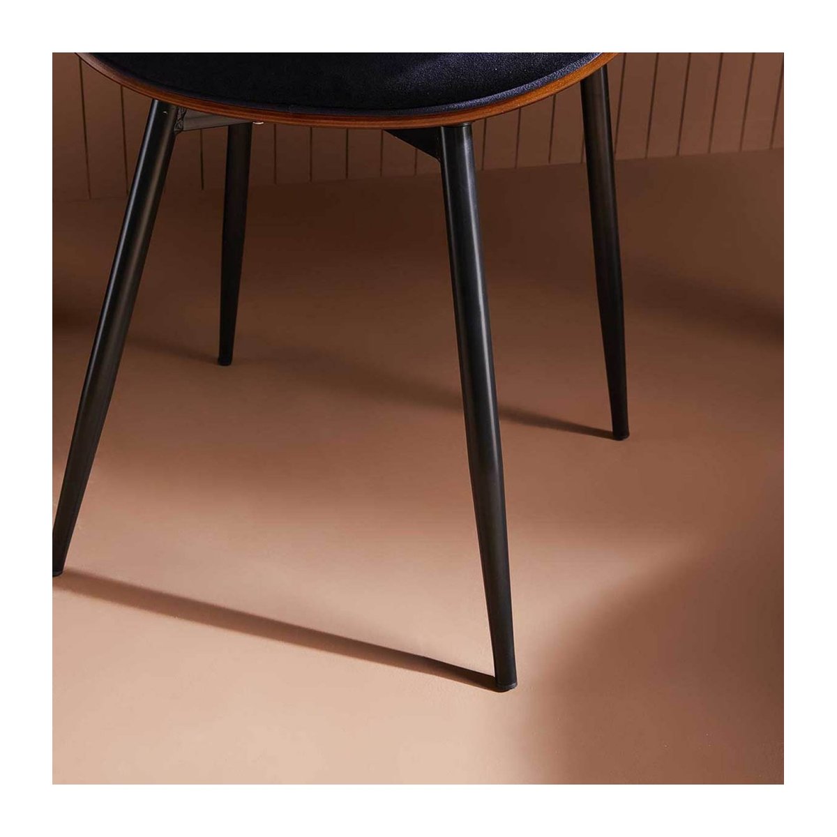 Chaise finition noyer avec assise en velours - Mannix marron, SIGNATURE