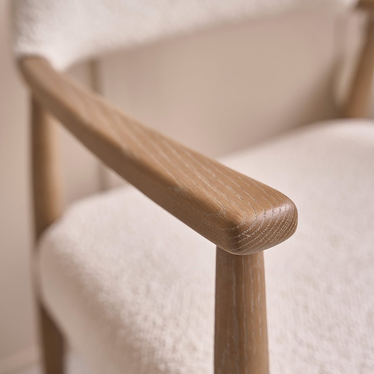 Lot de 2 chaises en bois de chêne et bouclette LUISA blanc, BERAH GETAH