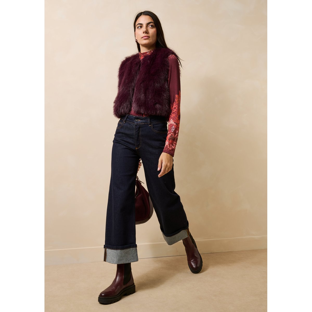 Veste en imitation fourrure sans manches col rond aubergine, LA FEE MARABOUTEE