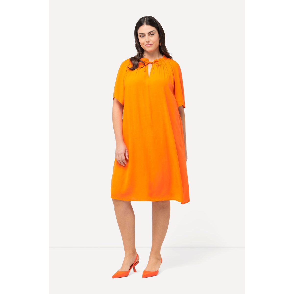 Robe avec ruchés. Silhouette en A évasée. orange, ULLA POPKEN