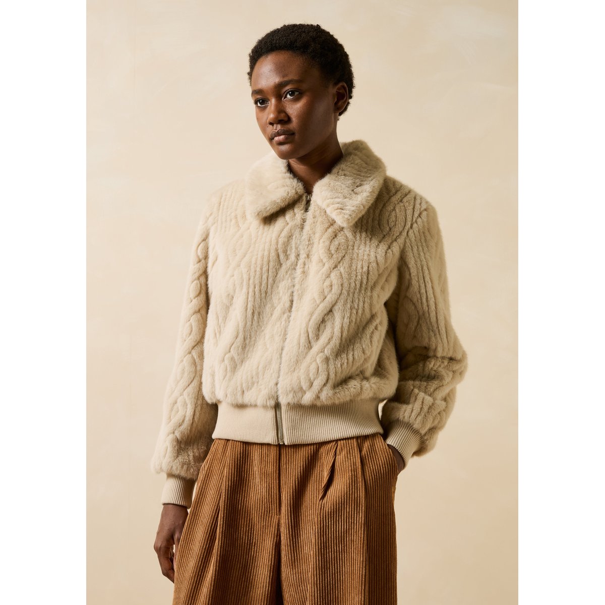Manteau court manches longues en imitation fourrure ecru, LA FEE MARABOUTEE