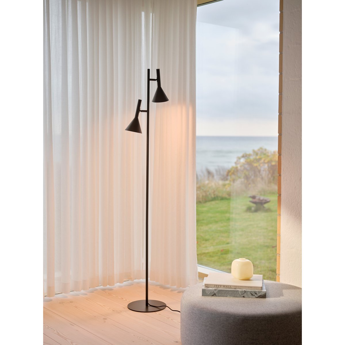 Lampadaire Coniques et Minimaliste en Métal, KELVIS noir, NORDLUX
