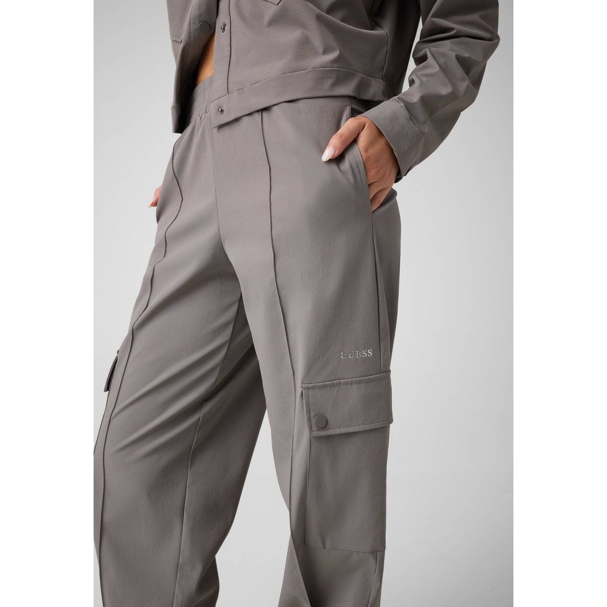 Pantalon Cargo En Nylon gris, GUESS