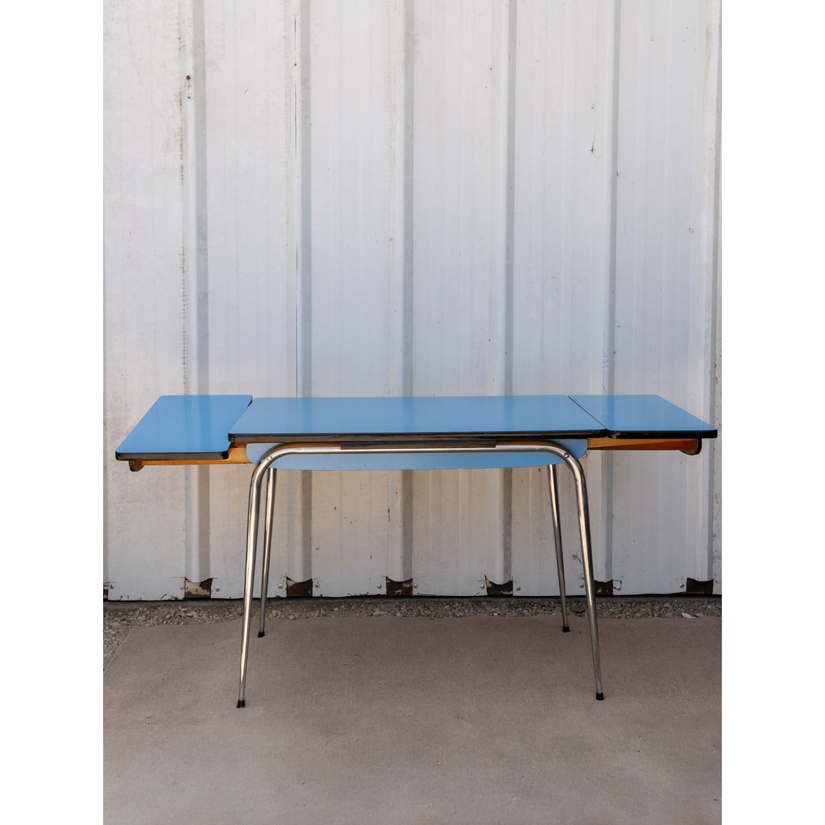Ensemble de table et chaises en formica bleu et blanc Ange N°26 - Bon état bleu, DEBONGOUT