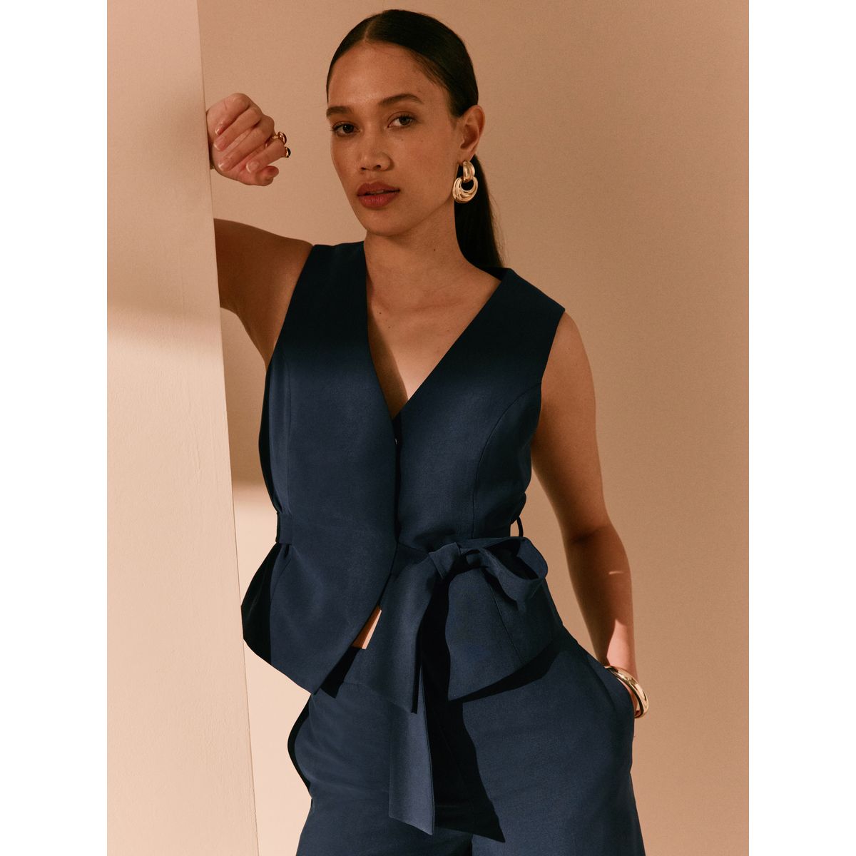 Gilet de costume avec ceinture à nouer bleu marine, NEXT