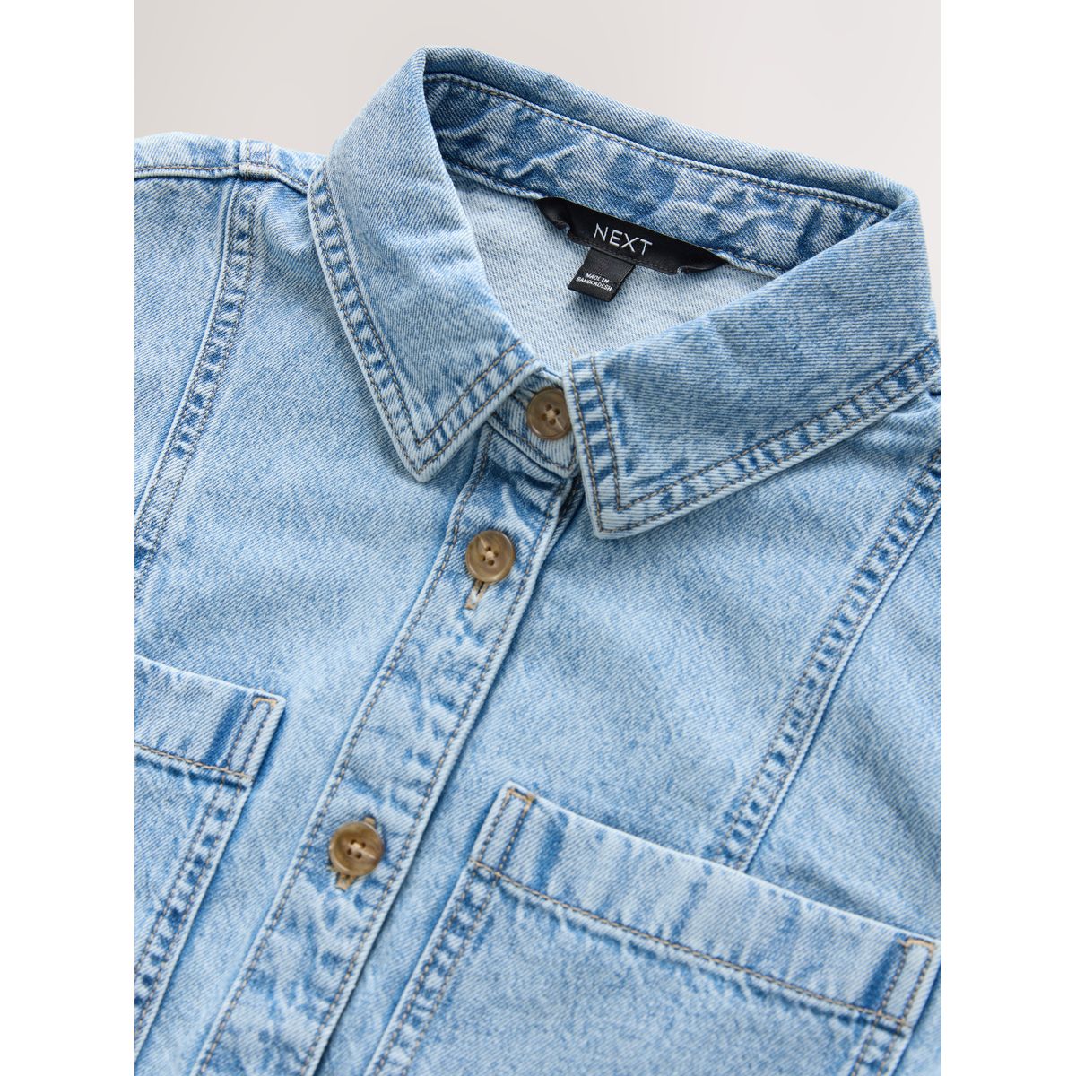 Robe chemise midi en denim avec ceinture bleach blue, NEXT