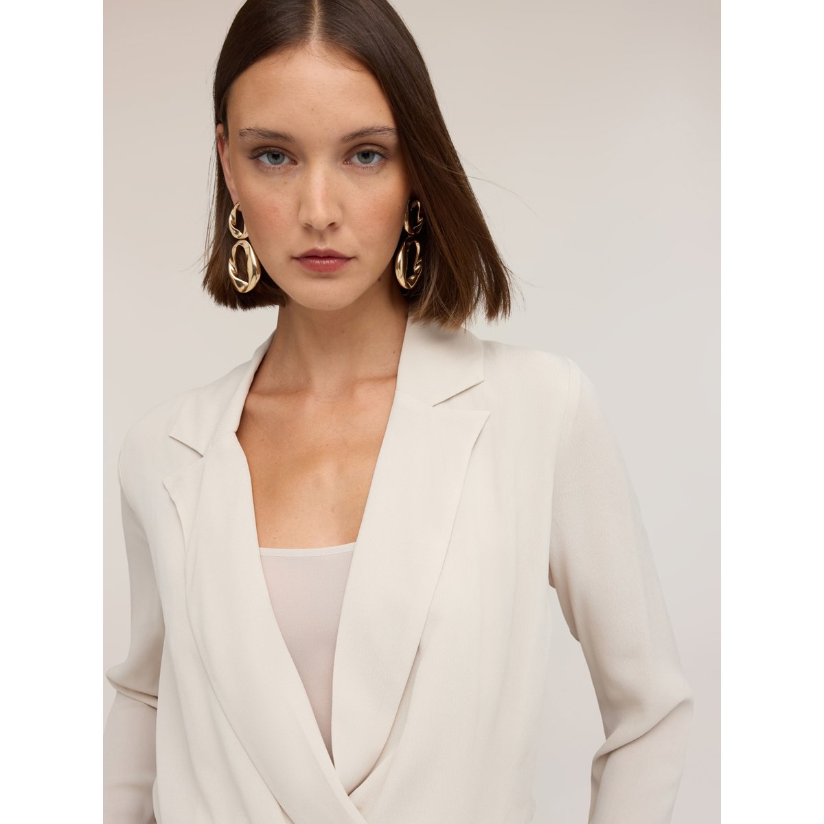 Chemise body avec décolleté croisé beige, MOTIVI