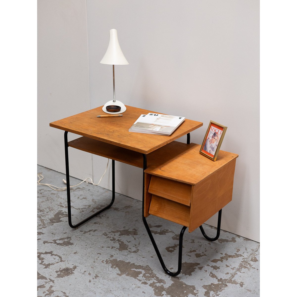 Bureau pour enfants Yvan N°587 - Bon état bois clair, DEBONGOUT