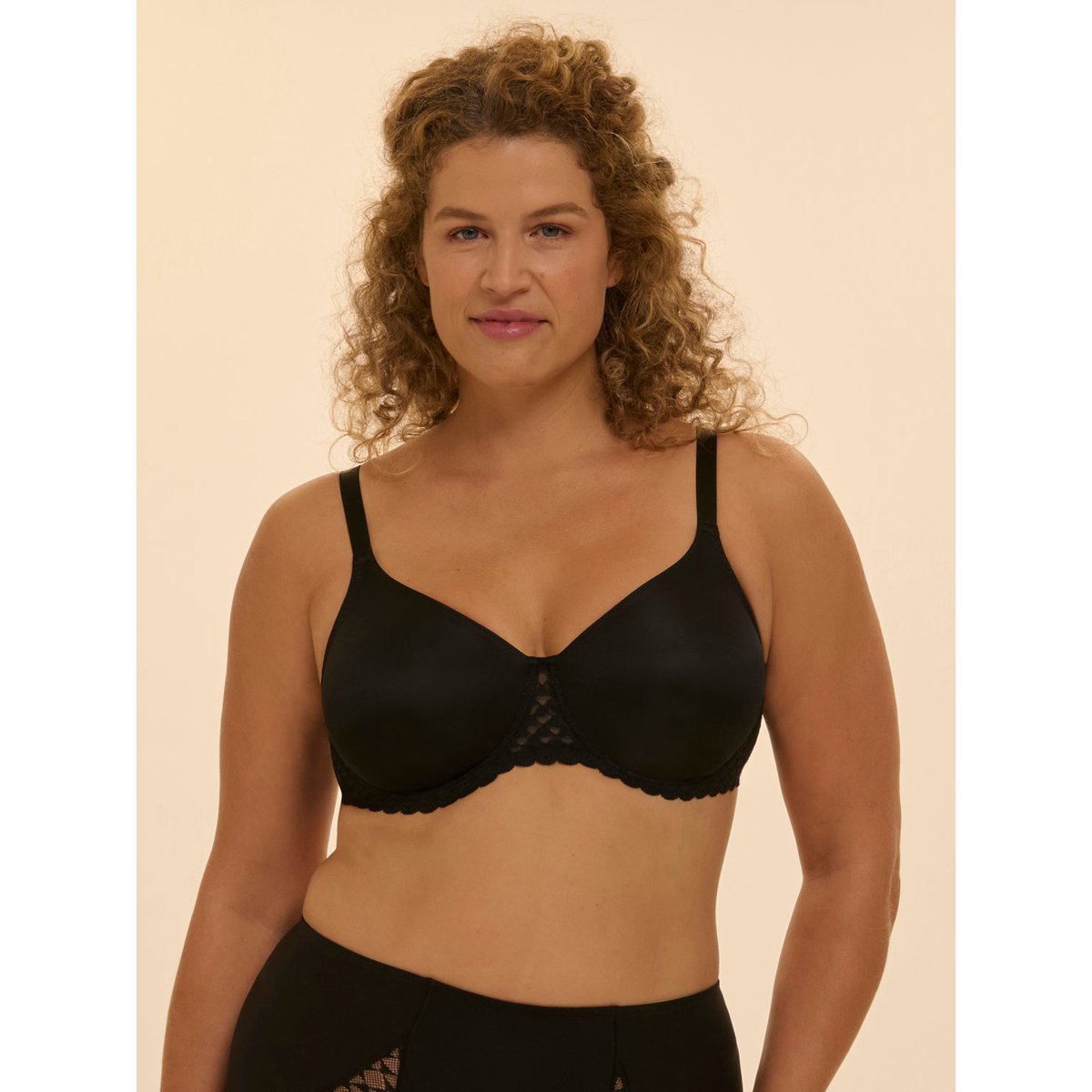 Soutien-gorge avec armature moulé rigide, SUBTILE noir, SIMONE PERELE
