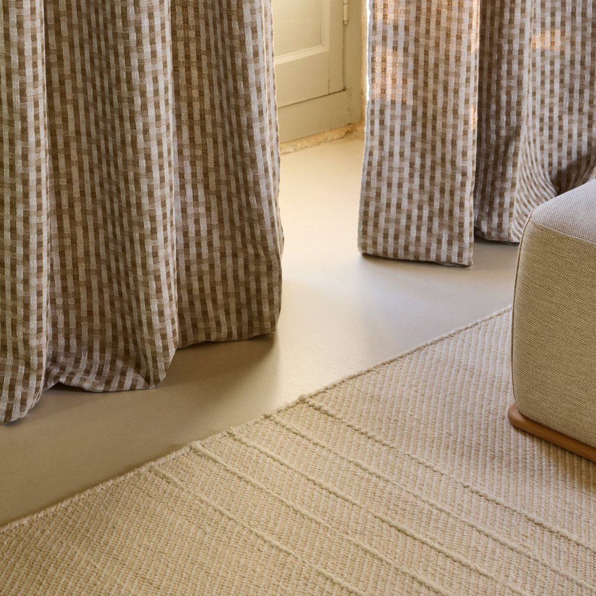 Rideau À Oeillets Dorés en Jacquard bicolore à carreaux CASTIN naturel et taupe, MADURA