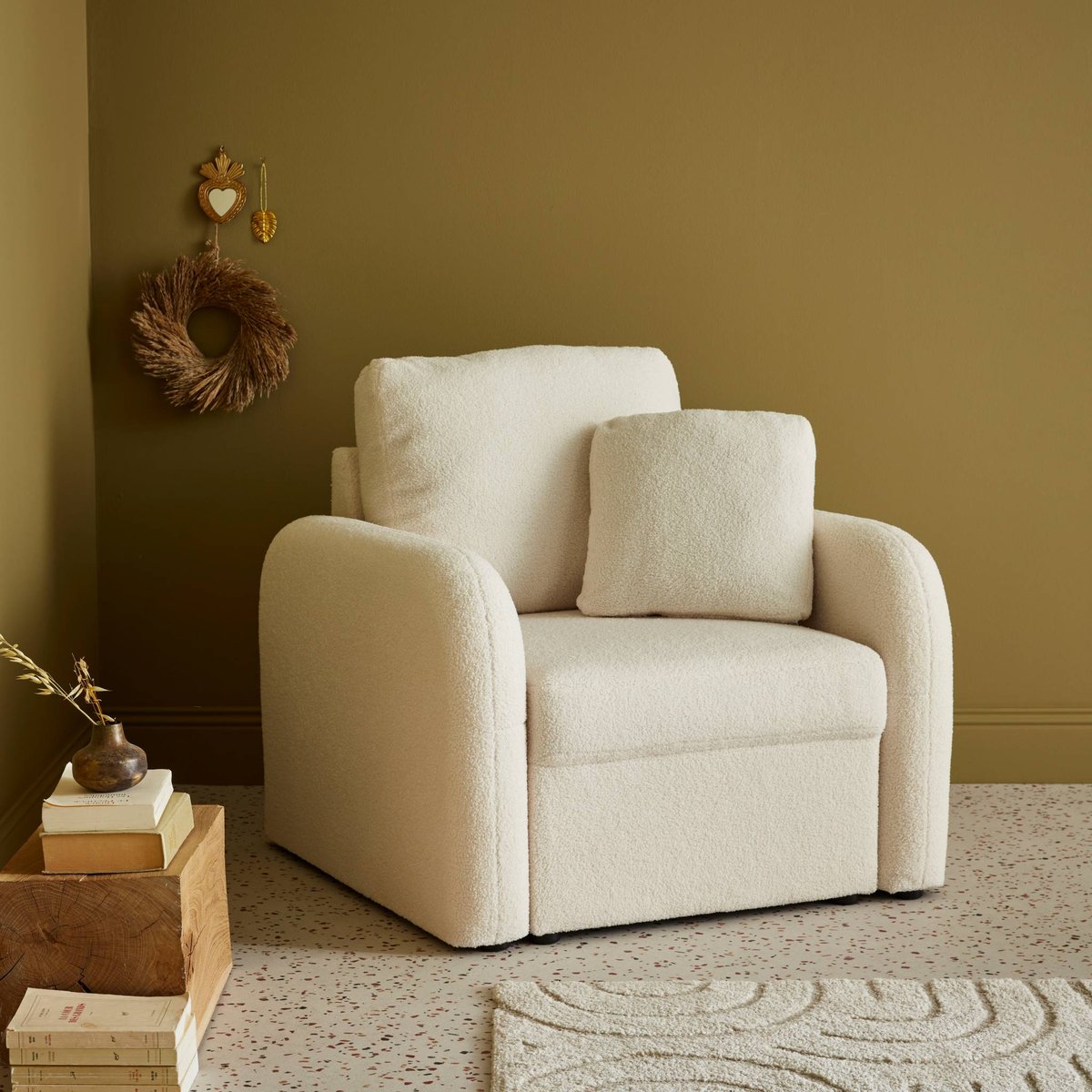 Fauteuil arrondi tissu bouclette MILANO crème, SWEEEK