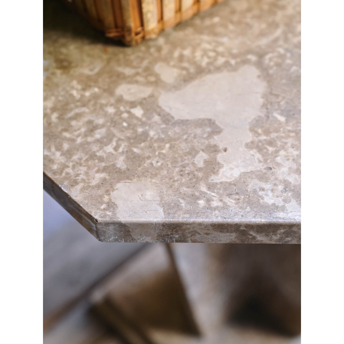 Table d'appoint en marbre Hanna N°1528 - Bon état gris, DEBONGOUT