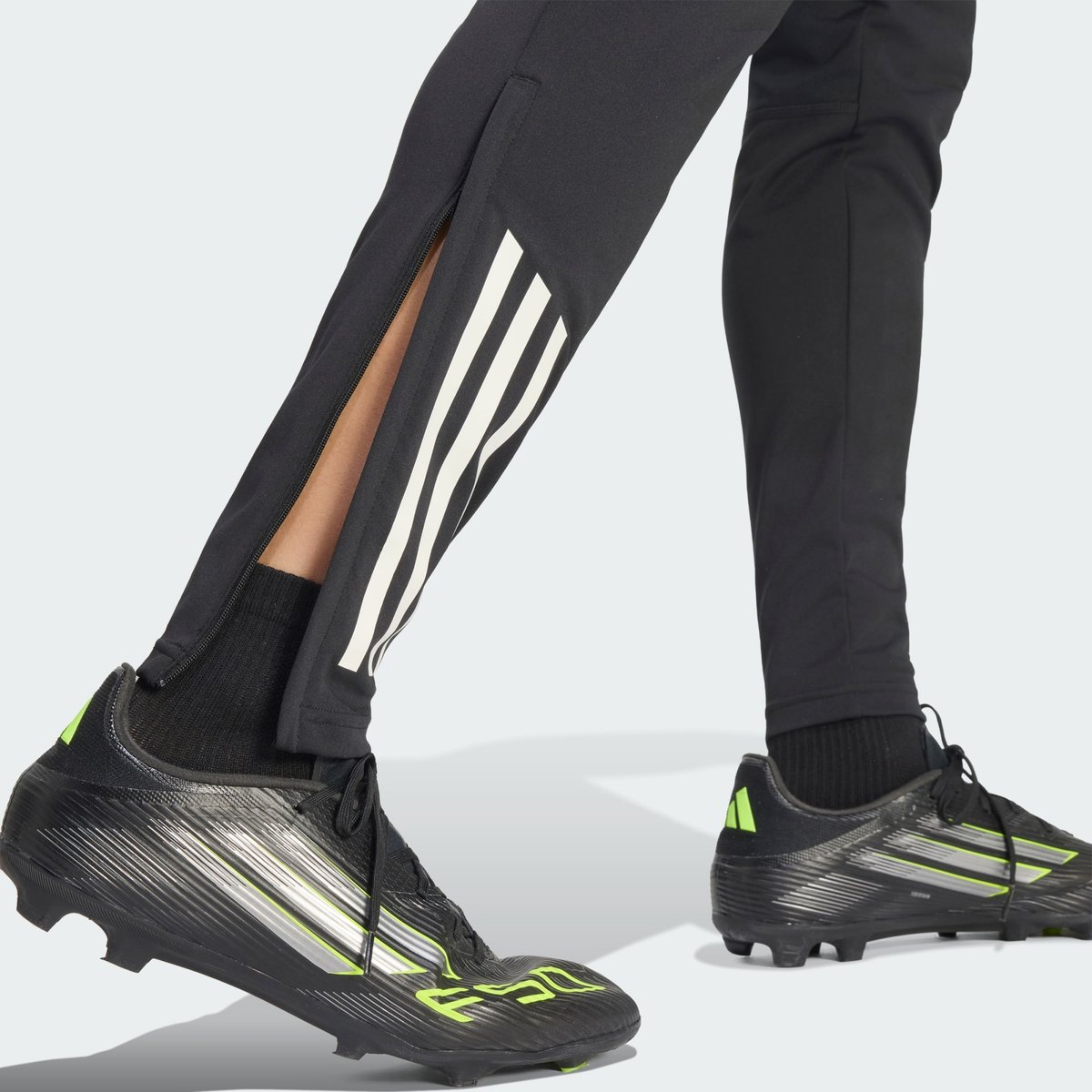 Pantalon D'entraînement Adidas Real Madrid Avengers 25/26 Tiro 25 Competition black / white / bold gold, adidas Performance