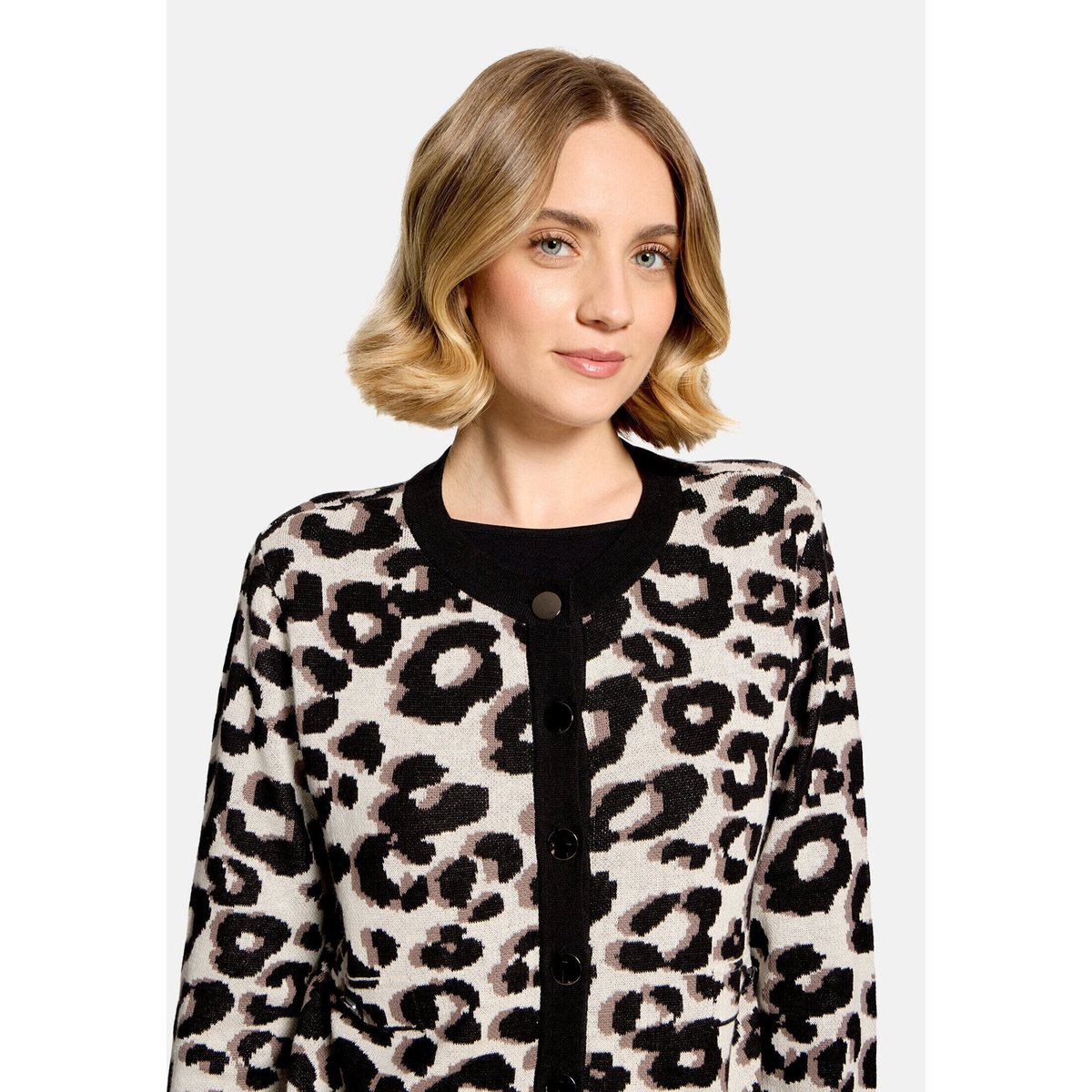 Cardigan en maille à motif jacquard patch black/beige, BETTY BARCLAY