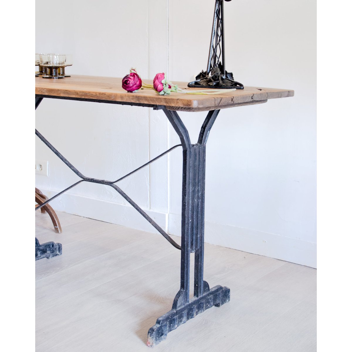 Table à manger Louis Vuitton Romy N°1370 - Bon état bois foncé, DEBONGOUT