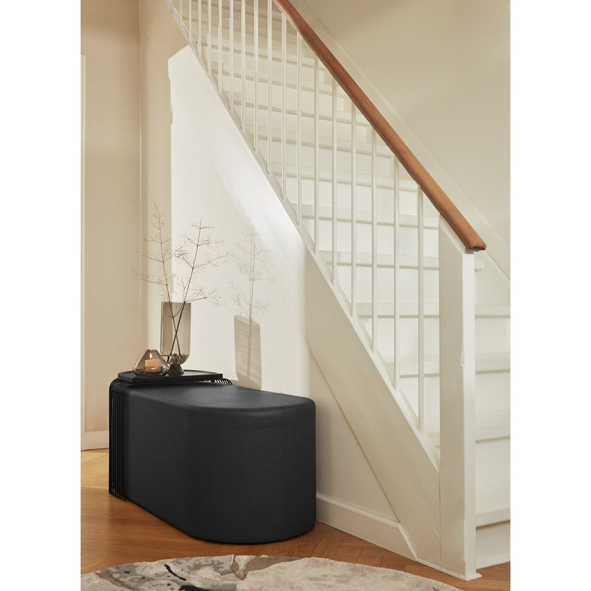 Pouf en cuir Sessio noir, AYTM
