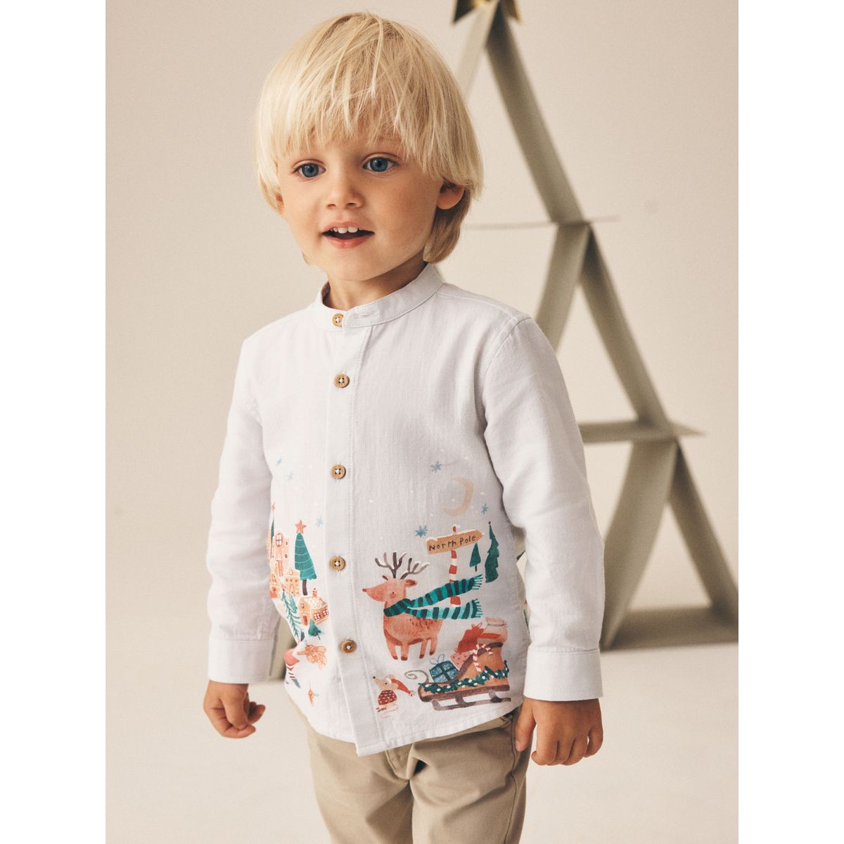 Chemise à col grand-père et imprimé paysage scène de noël en gris clair, NEXT
