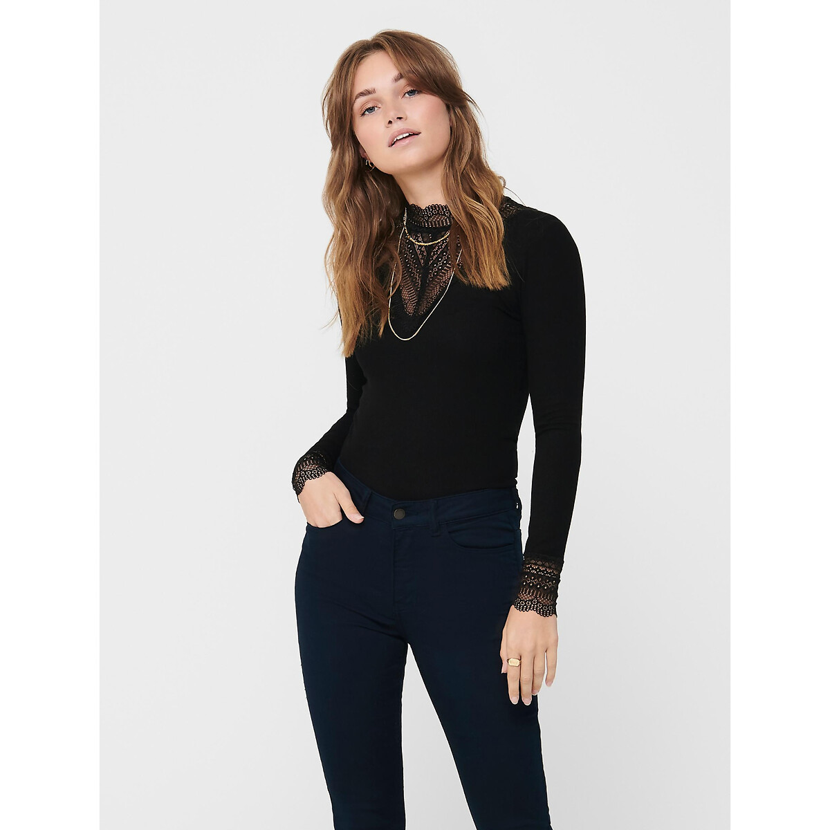 Tshirt manches longues, col en dentelle noir, ONLY
