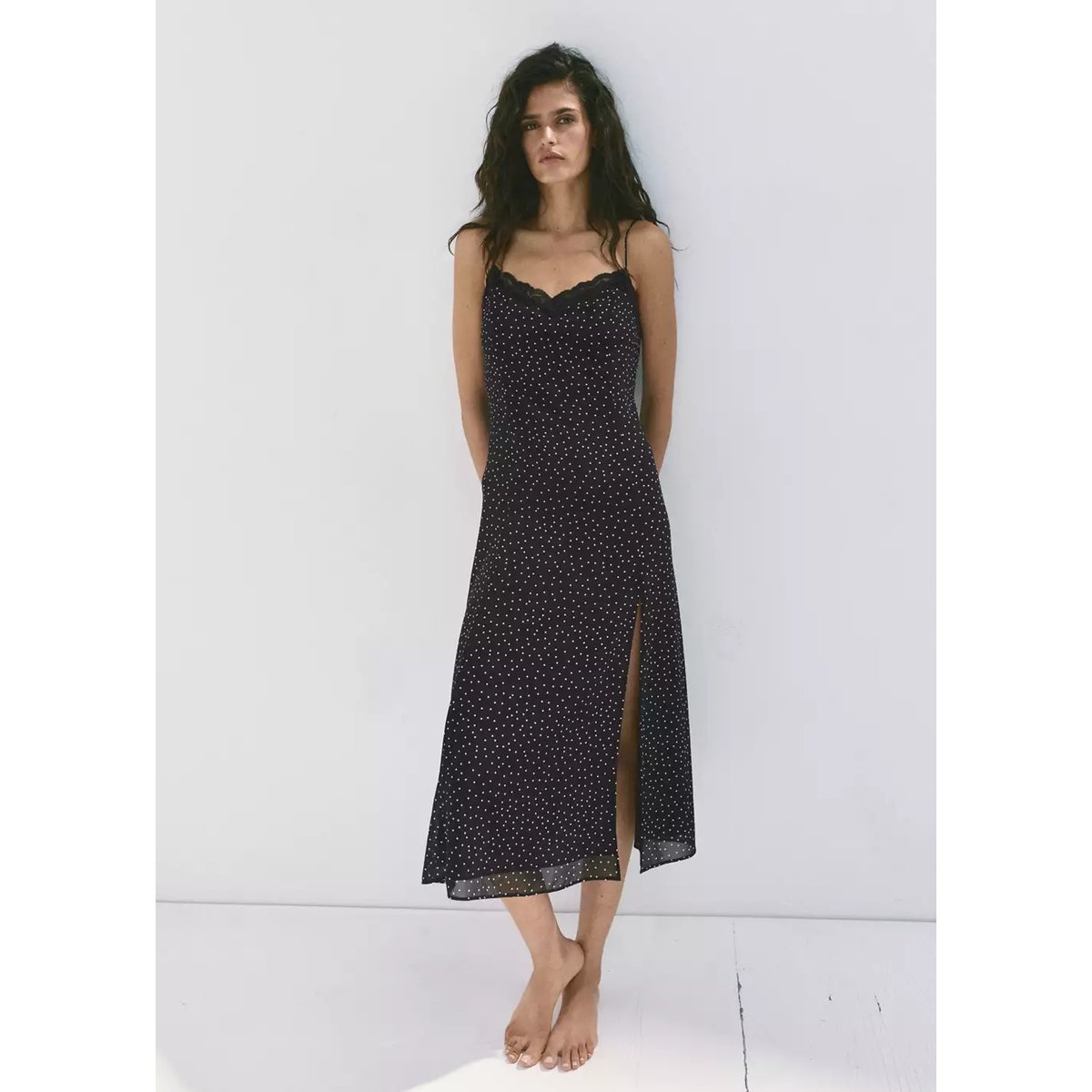 Robe à pois avec détail en dentelle noir, MANGO