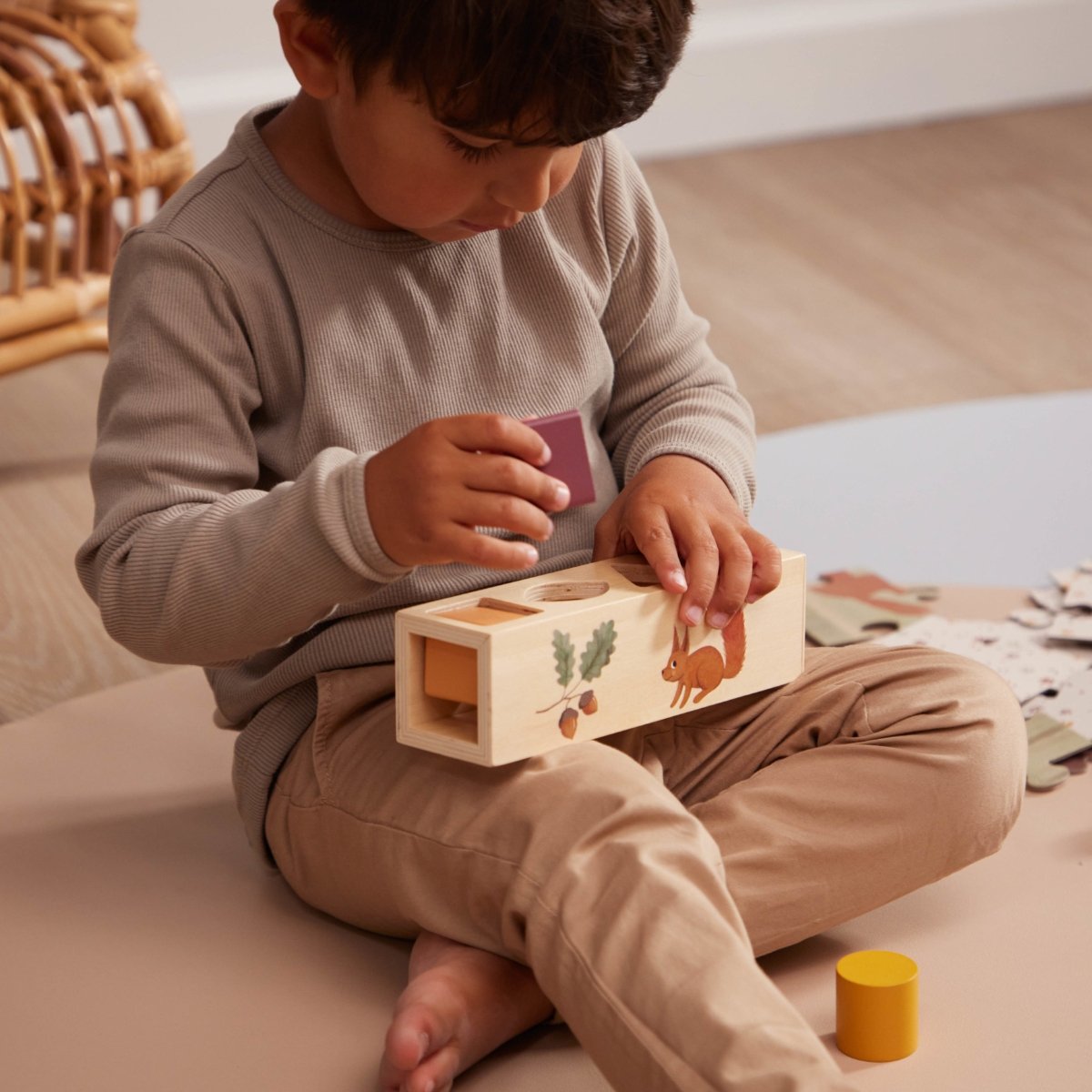 Jouet trieur de formes en bois multicolore, FILIBABBA