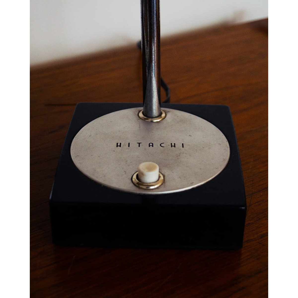Lampe de bureau Hitachi Julia N°902 - Bon état beige, DEBONGOUT