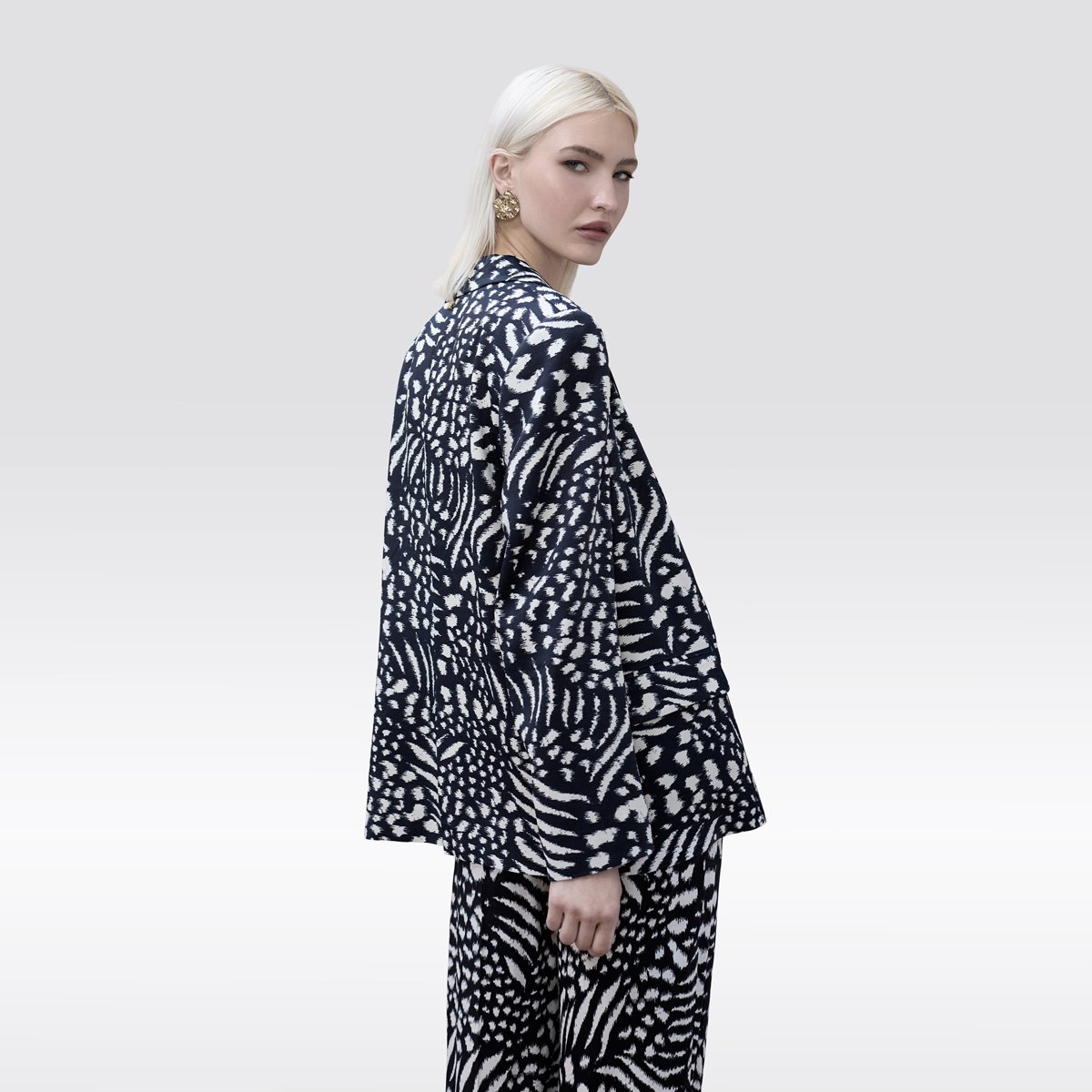 Blazer imprimé avec épaulettes bleu marine, LOLA CASADEMUNT