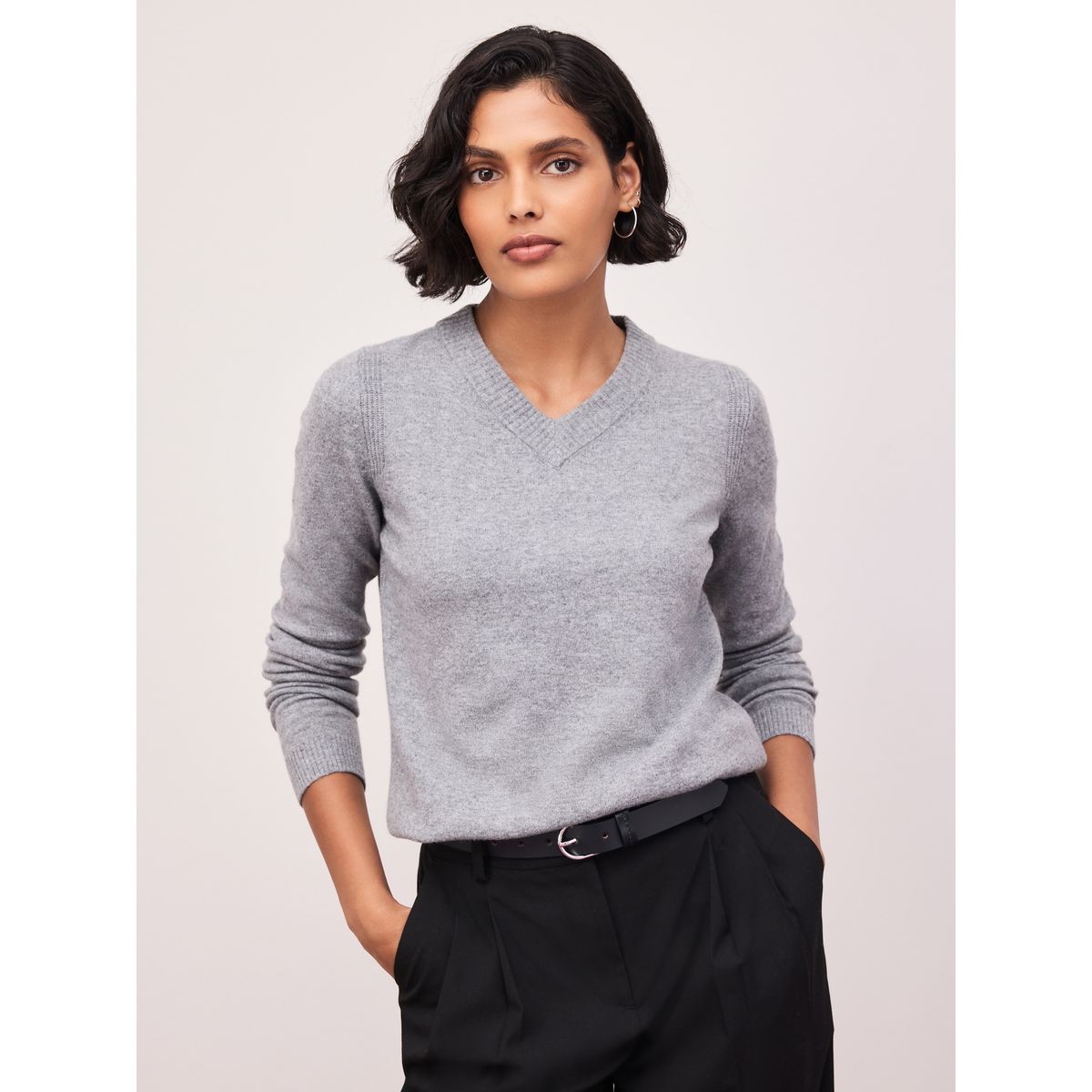 Pull ultra-doux à manches longues et col v gris, NEXT
