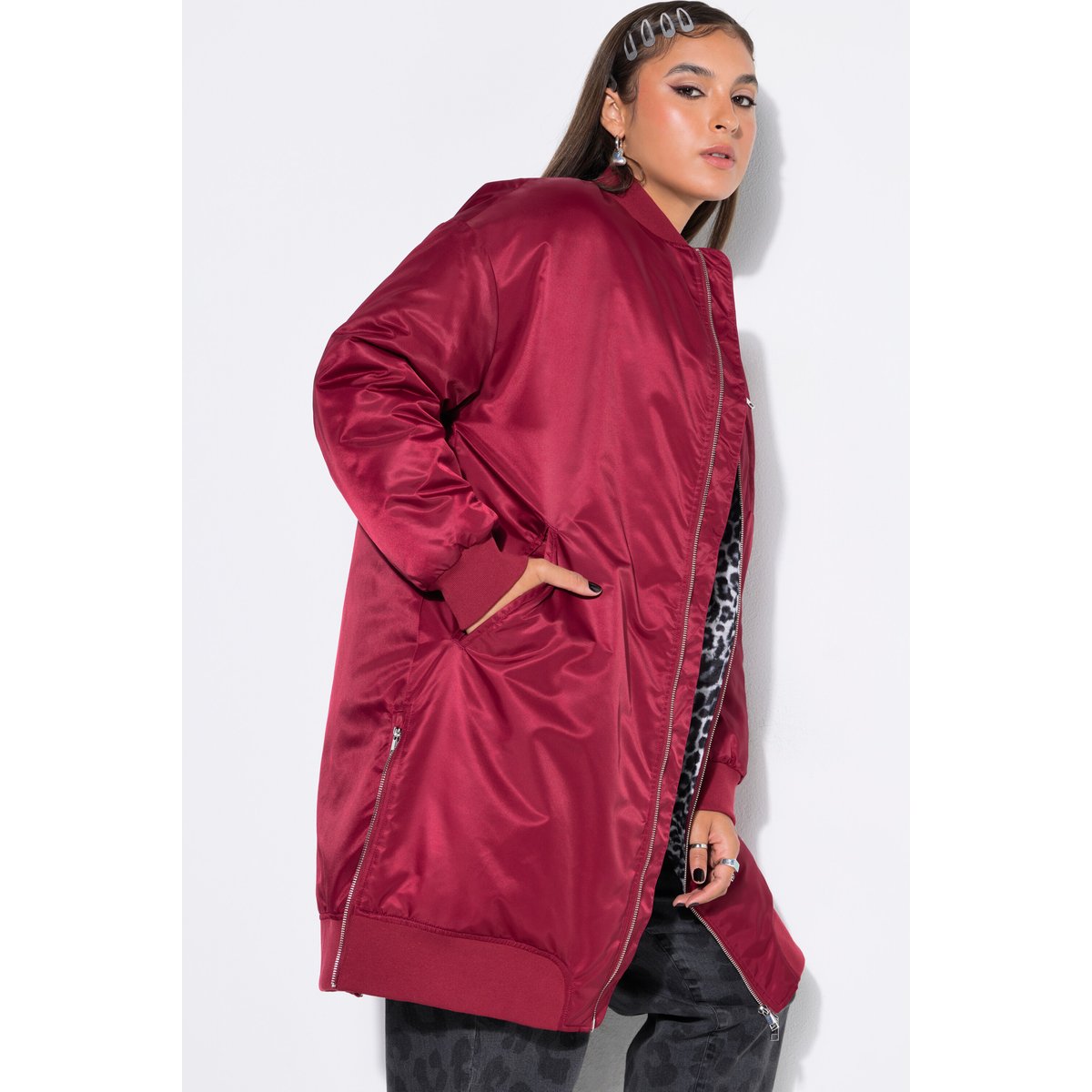 Manteau-blouson, coupe en forme de O rouge vin, STUDIO UNTOLD