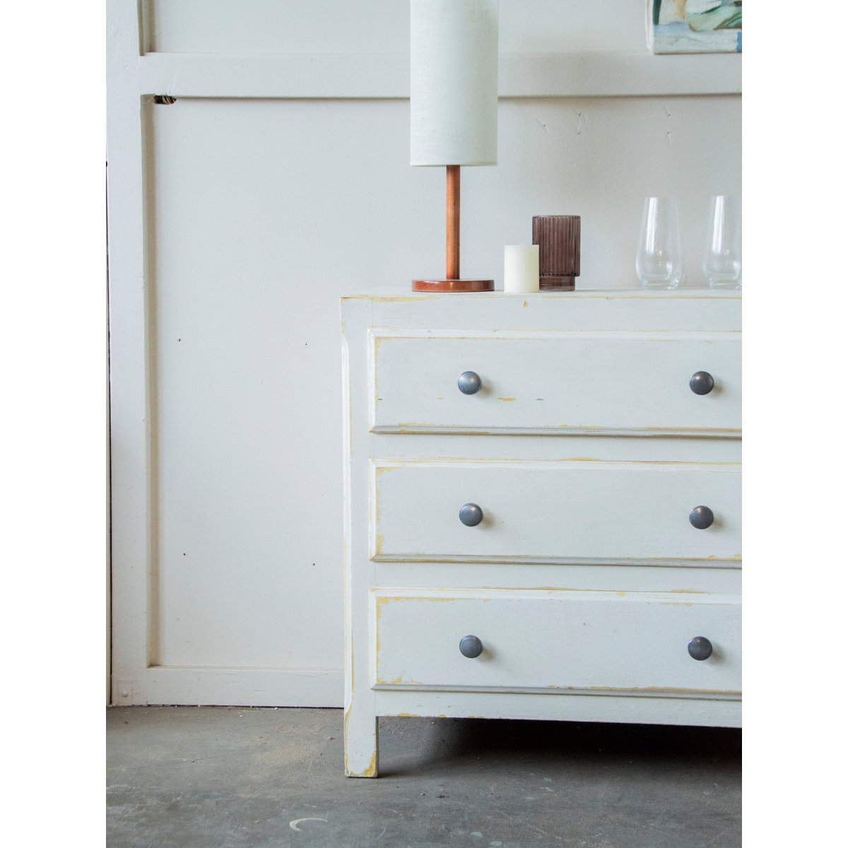 Commode en bois patinée Garance N°179 - Bon état blanc, DEBONGOUT