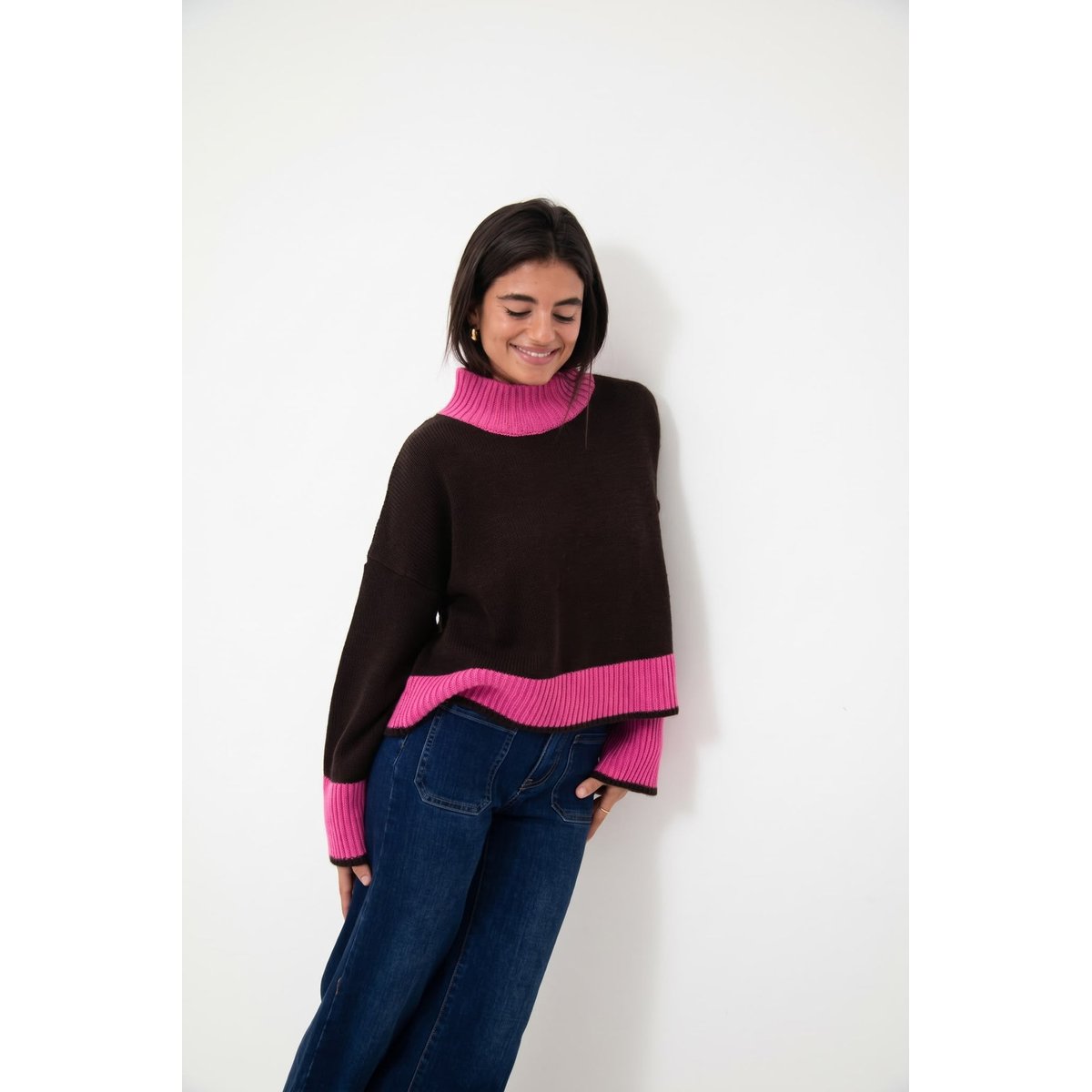 Pull col montant bords contrastés BRUNA marron / rose, MINDTRAVELER