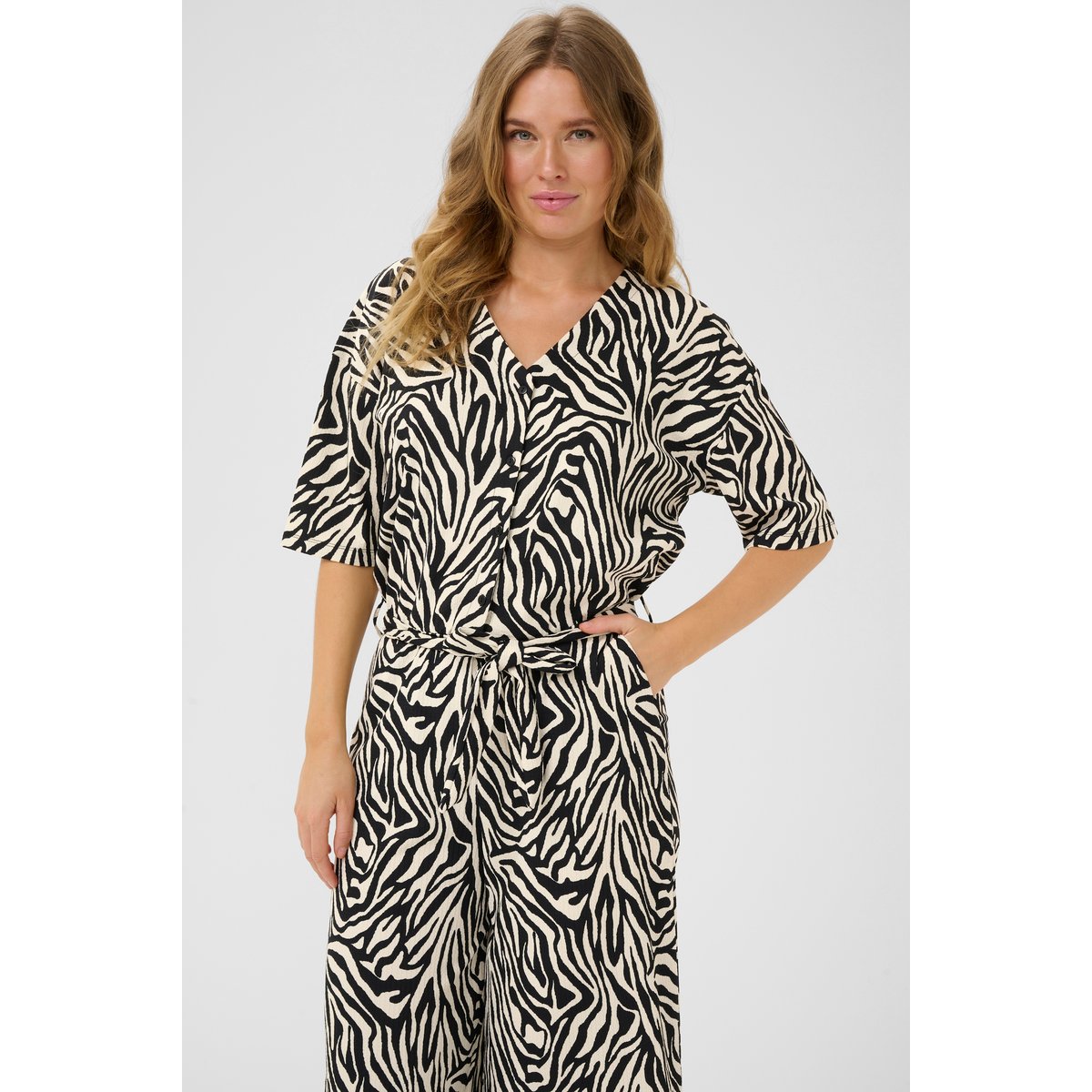 Jumpsuit beige moonstrucj/noir graphic, KAFFE