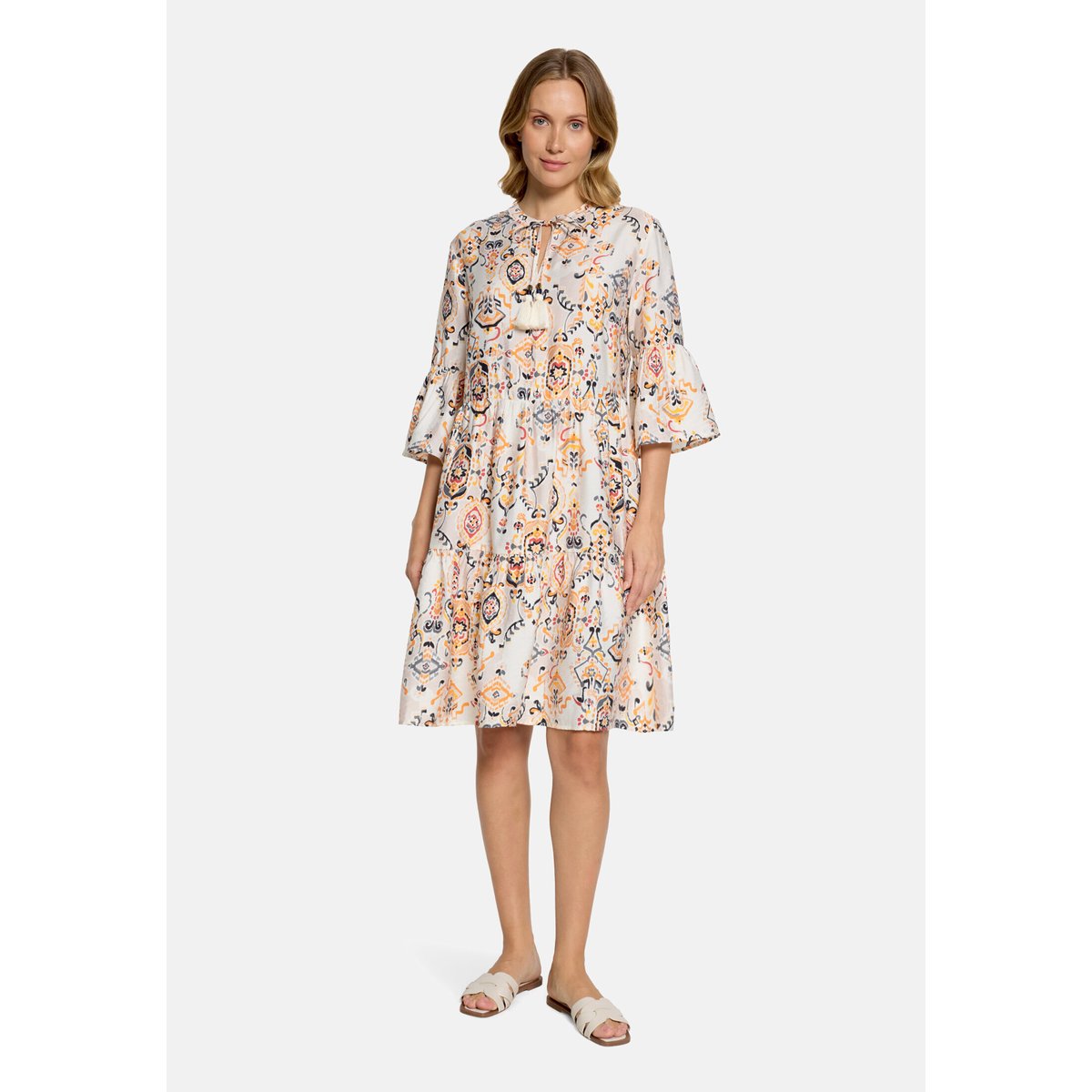 Robe à volants à imprimé cream/red, BETTY & CO