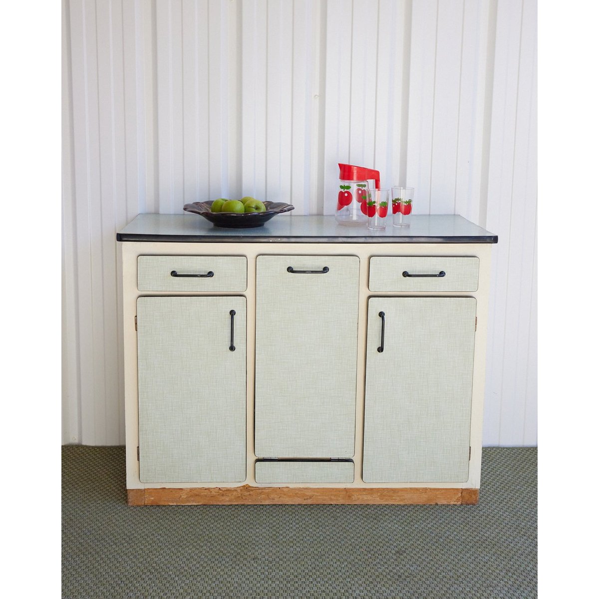 Buffet en formica vert Gilbert N°1900 - Bon état bois clair, DEBONGOUT