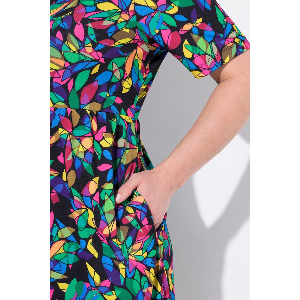 T-shirt long à poches. Manches courtes et noir, ULLA POPKEN