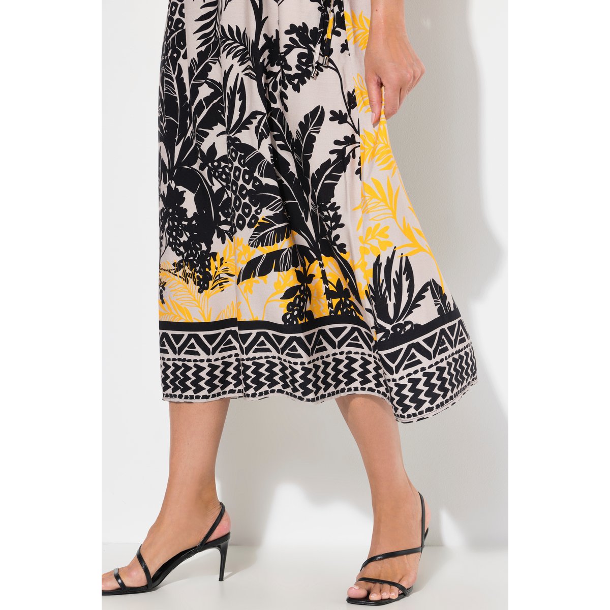 Robe maxi sans manches. Col en V et cordon gris beige, ULLA POPKEN