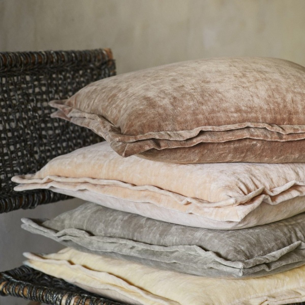 Housse de coussin velours gris taupe, MADAM STOLTZ