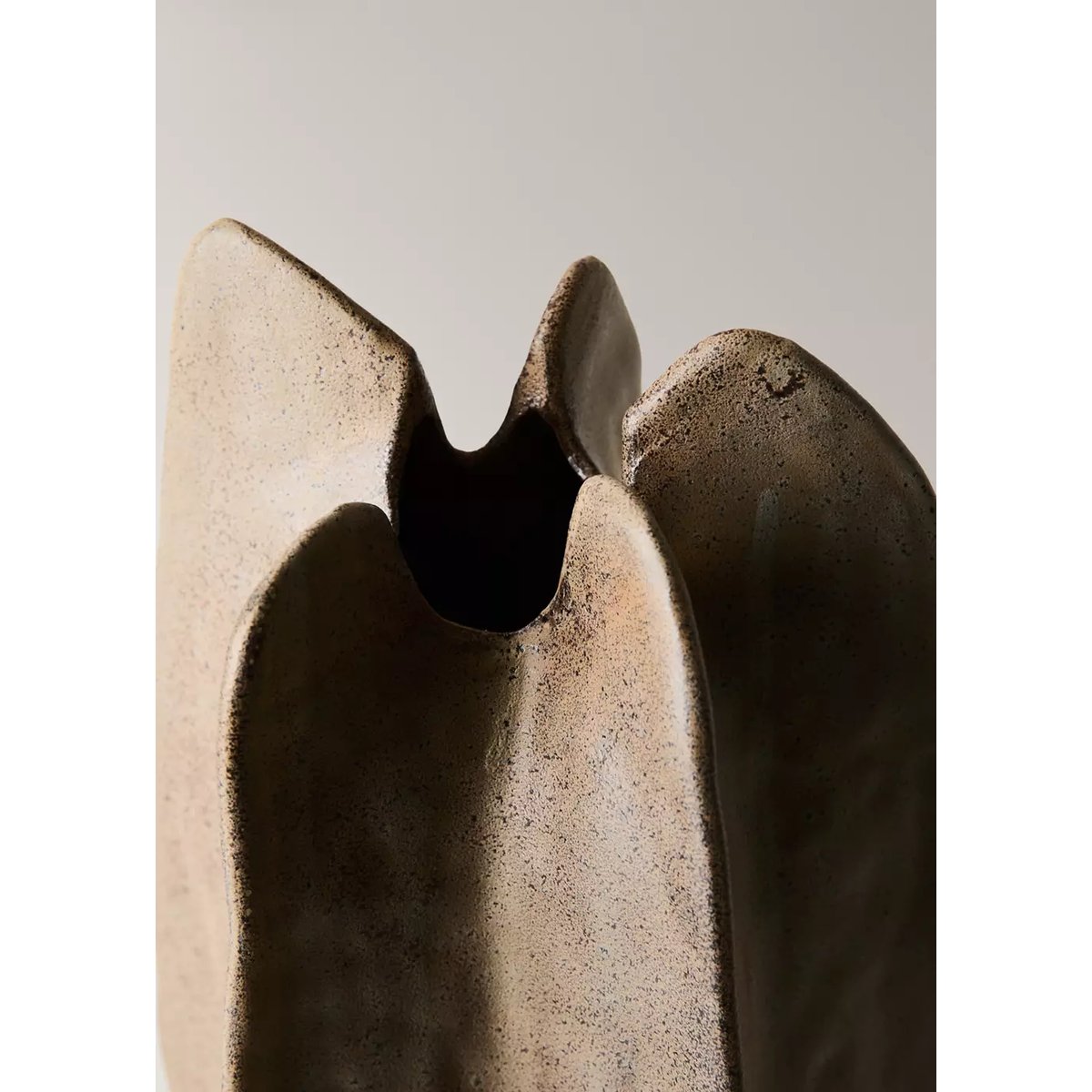 Grand vase en grès organique marron, MANGO HOME