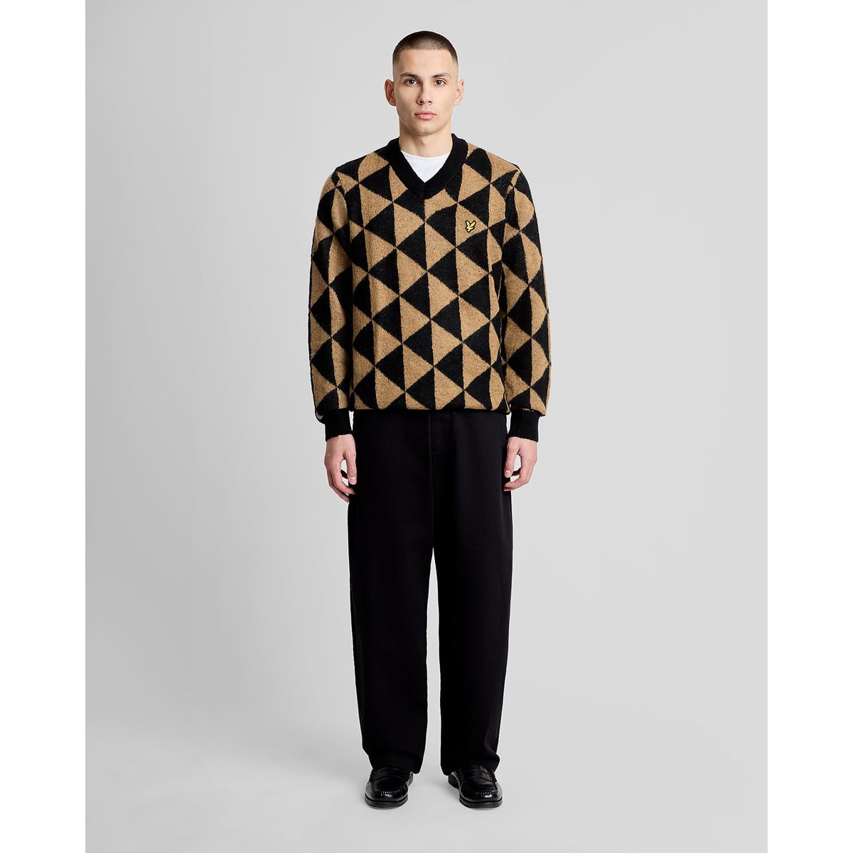 Pull jacquard triangle col V noir jais/ bourbon, LYLE & SCOTT
