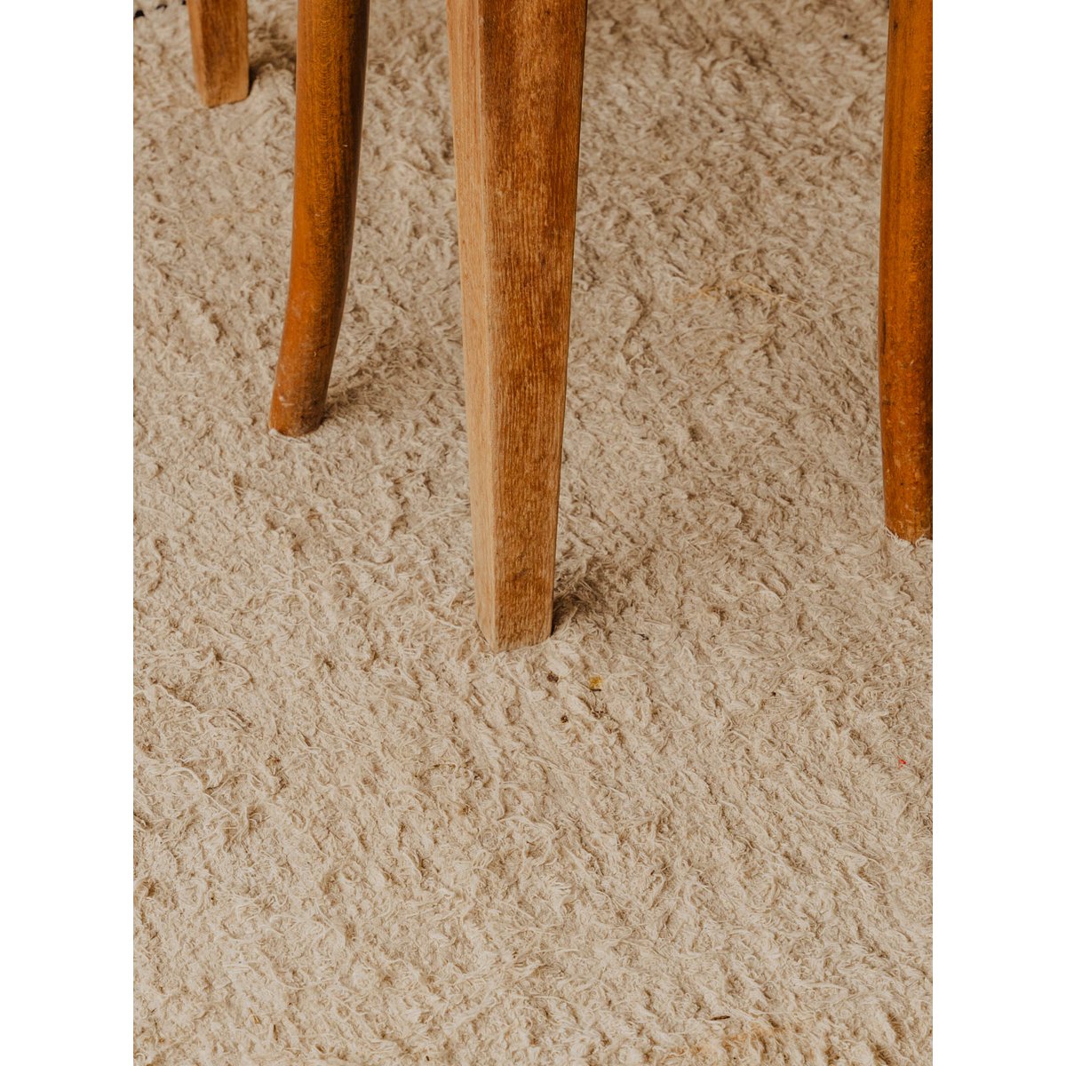 Table à manger en bois Romy N°1550 - Bon état bois foncé, DEBONGOUT