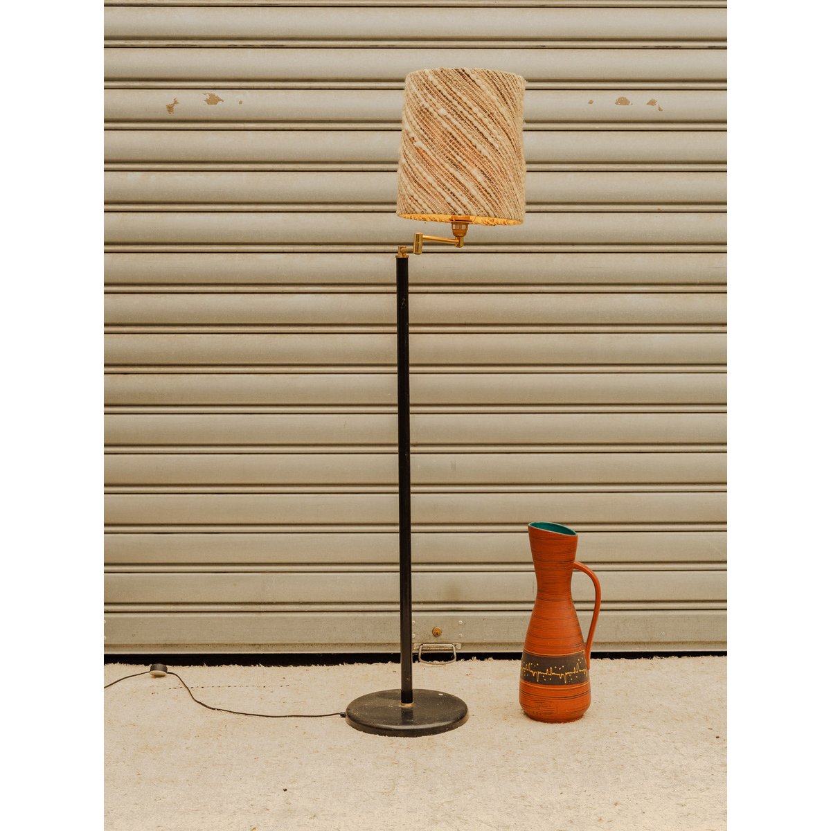 Lampadaire en métal noir et laine beige Julien N°432 - Bon état noir, DEBONGOUT