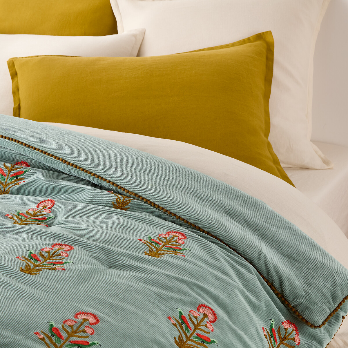Dylis Quilted Corduroy Bedspread pale green, LA REDOUTE INTERIEURS