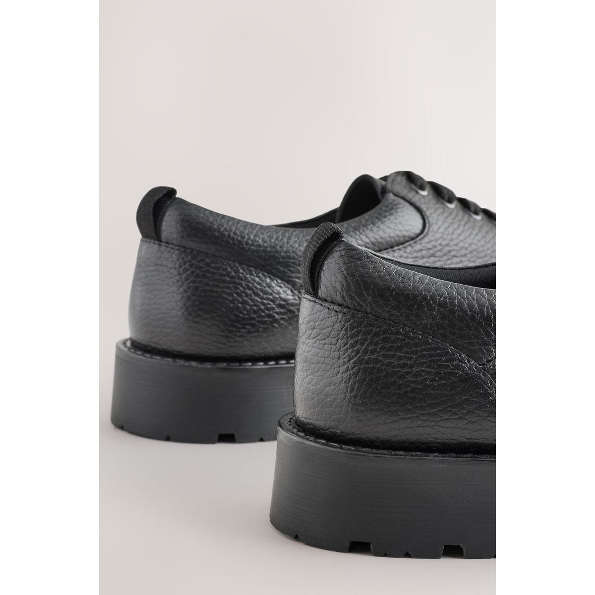 Chaussures à plastron noir, NEXT