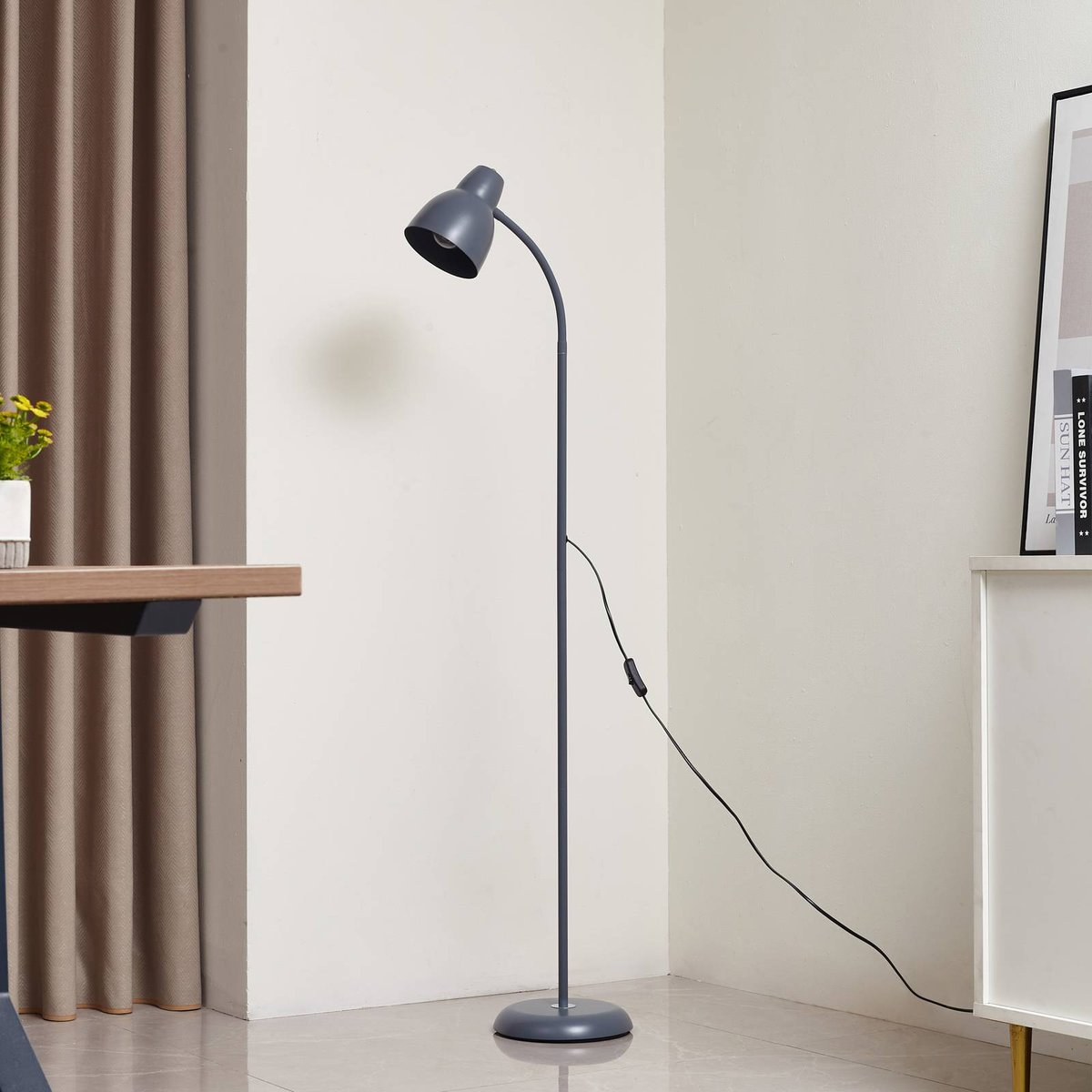 Lampadaire en métal, Tebbi gris, LINDBY