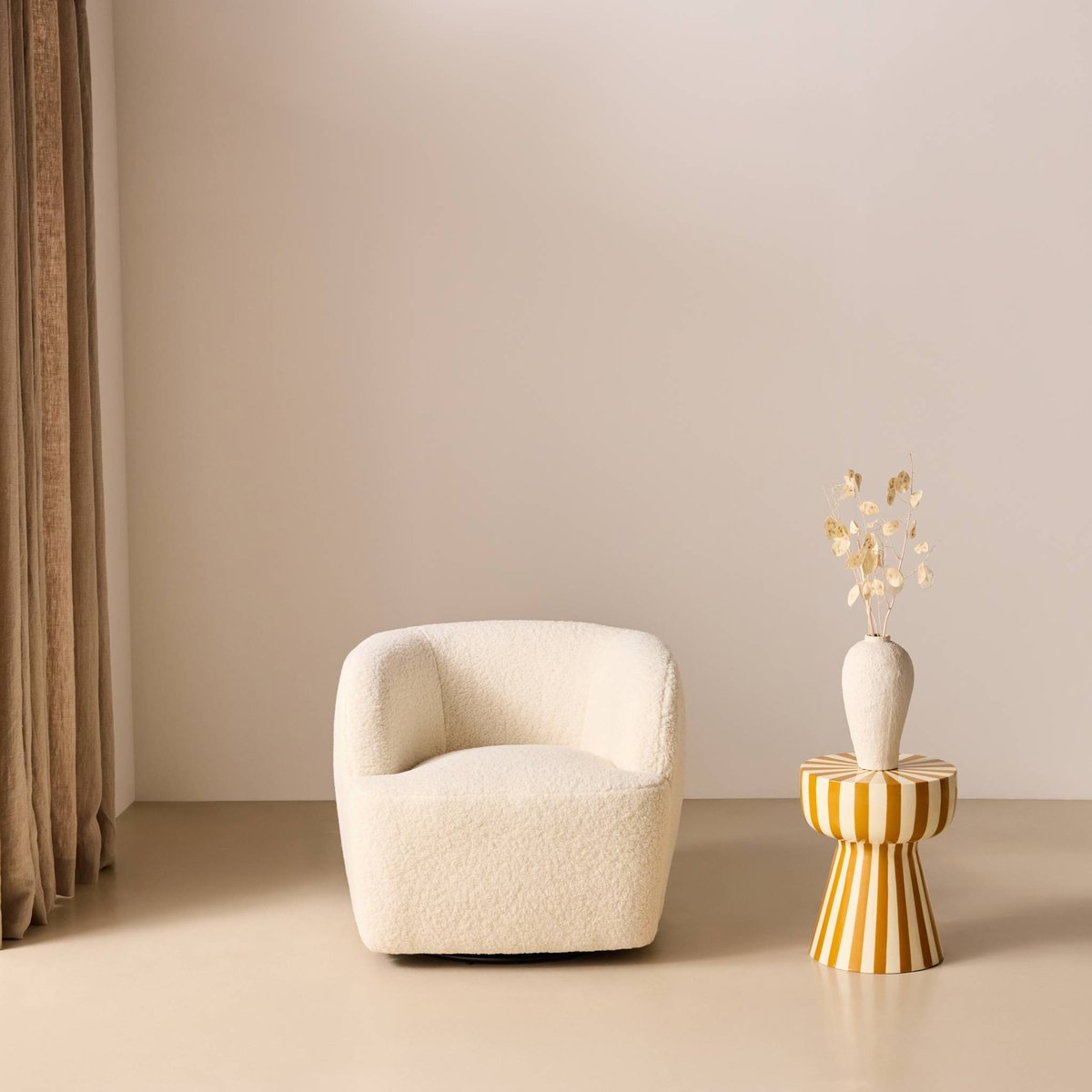 Fauteuil pivotant métal et bouclette LAYA crème, SWEEEK