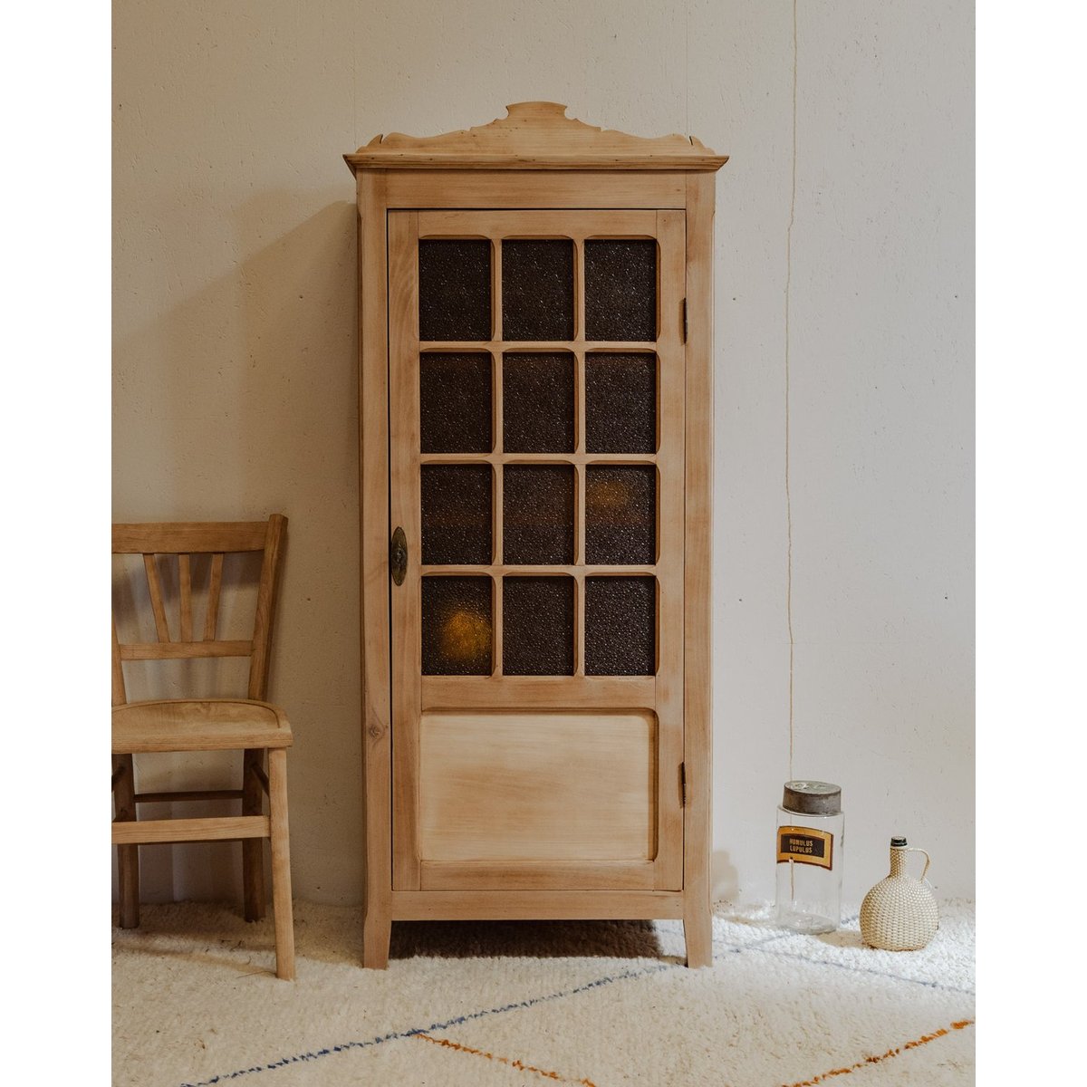 Vitrine en bois Victoria N°219 - Bon état bois clair, DEBONGOUT