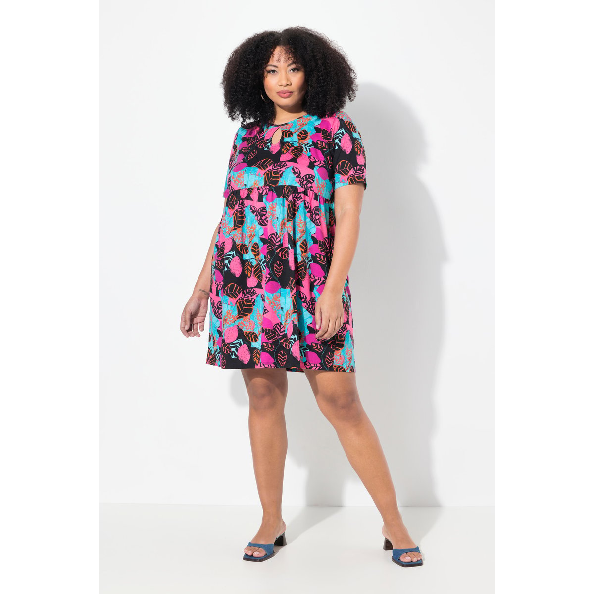Robe en jersey. Col rond et manches courtes. aqua foncé, ULLA POPKEN