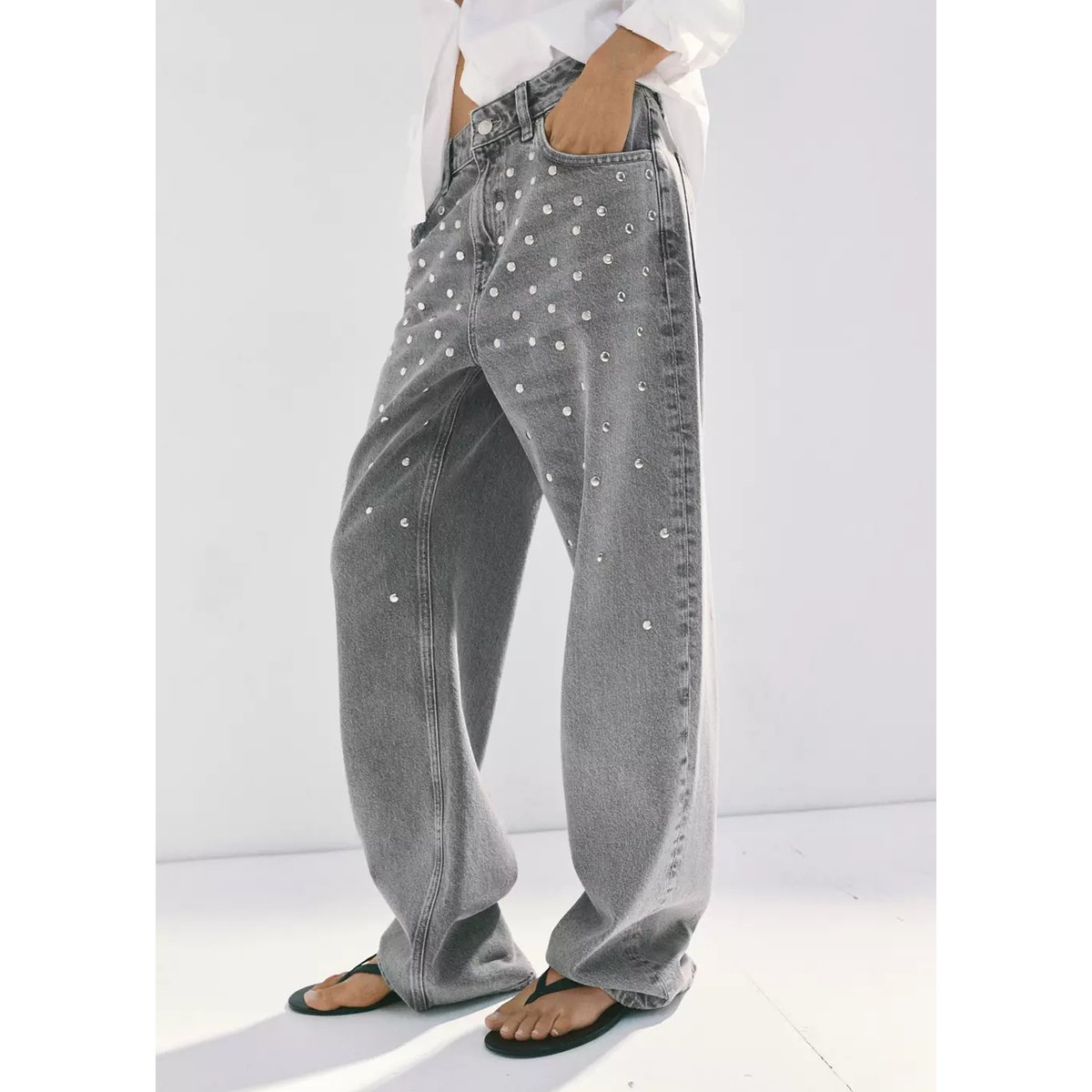 Jean taille normale clouté gris denim, MANGO