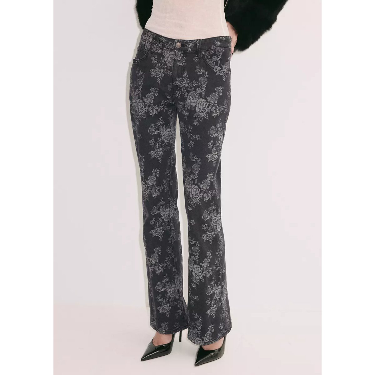Jean flare imprimé à fleurs gris denim, MANGO
