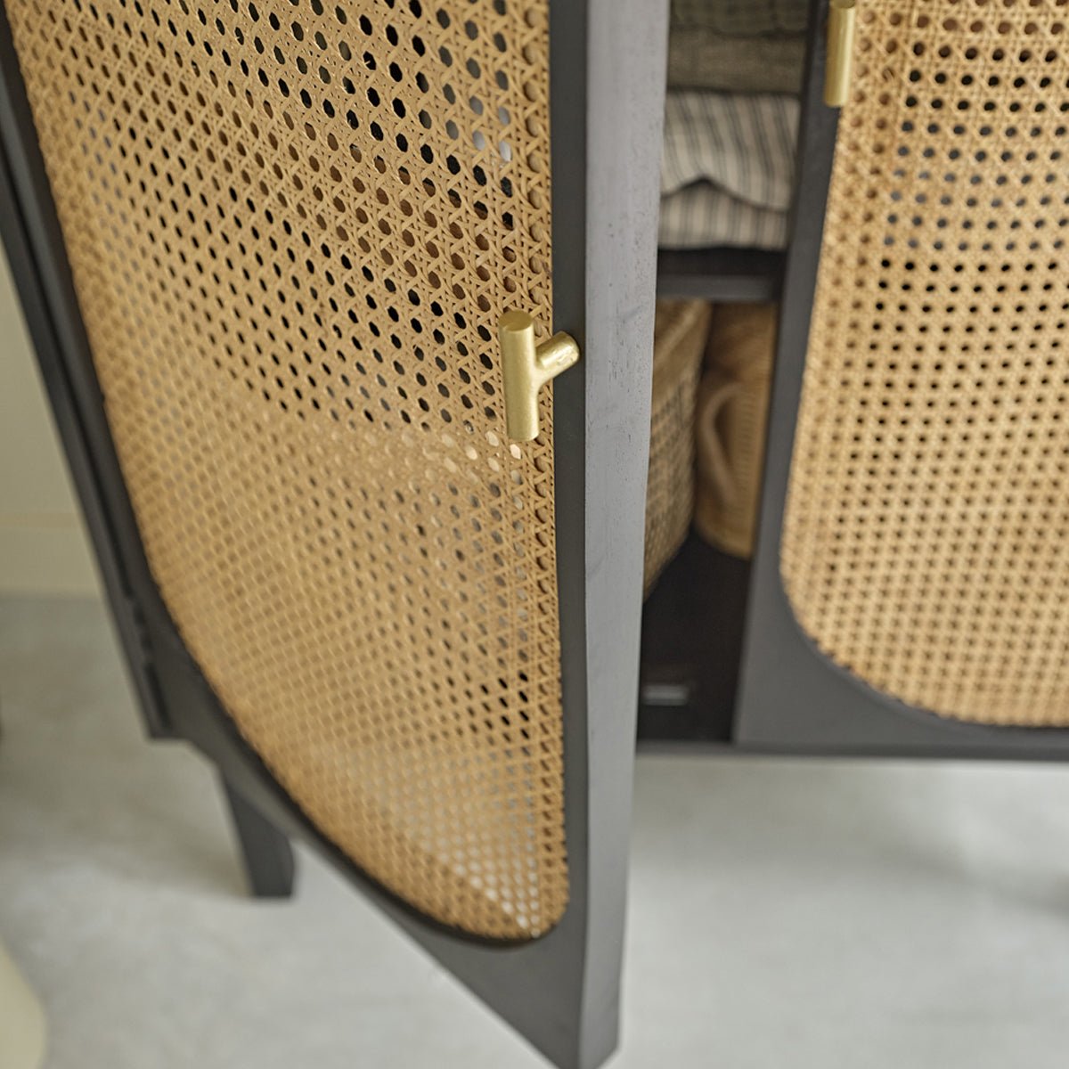 Armoire 2 portes en bois massif et cannage ZULMA noir, BERAH GETAH