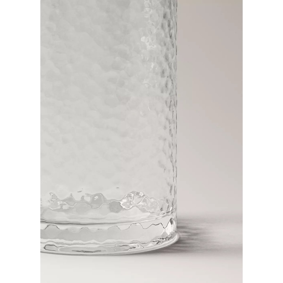 Carafe en verre martelé blanc cassé, MANGO HOME